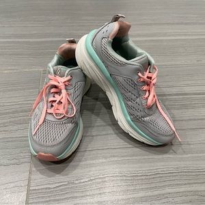 🦋Sketchers Athletic Shoes